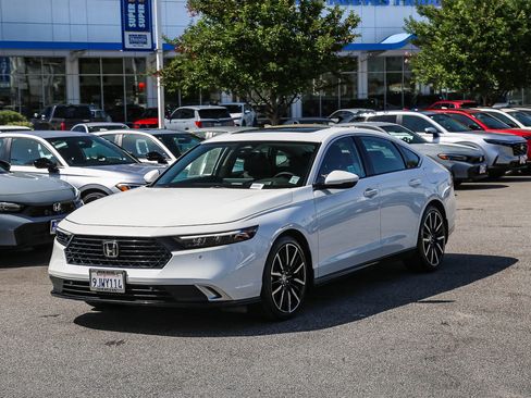 Used 2024 Honda Accord Touring image 3