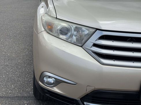 Used 2013 Toyota Highlander Plus image 8