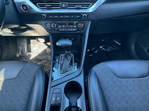 Used 2022 Kia Niro EX image 19