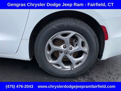 Certified 2024 Chrysler Pacifica Limited FWD image 29
