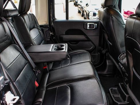 Used 2023 Jeep Wrangler Unlimited Sahara image 39