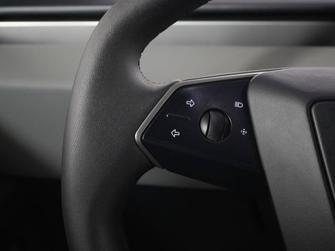 Used 2025 Tesla Cybertruck AWD Crew Cab image 18