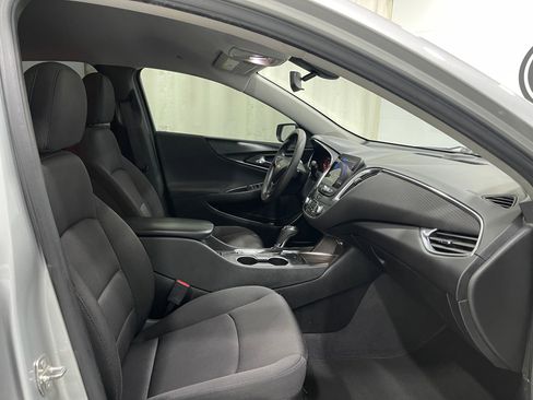Used 2019 Chevrolet Malibu Hybrid image 30