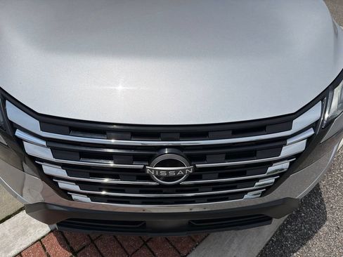 Used 2024 Nissan Rogue S AWD/4WD image 13