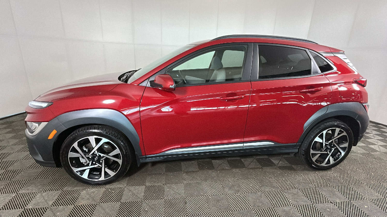 Certified 2022 Hyundai Kona Limited w/ Cargo Package AWD/4WD image 7