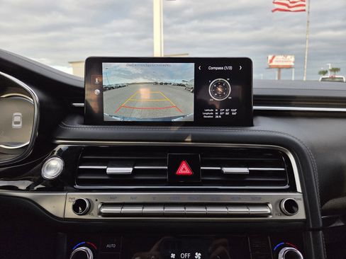 Used 2025 Genesis G70 2.5T image 32