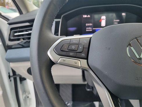 Certified 2025 Volkswagen Jetta SE w/ Sunroof Package image 20