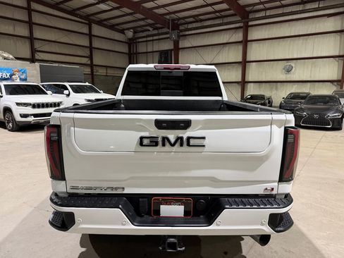 Used 2024 GMC Sierra 2500 AT4 w/ AT4 Preferred Package AWD/4WD image 5