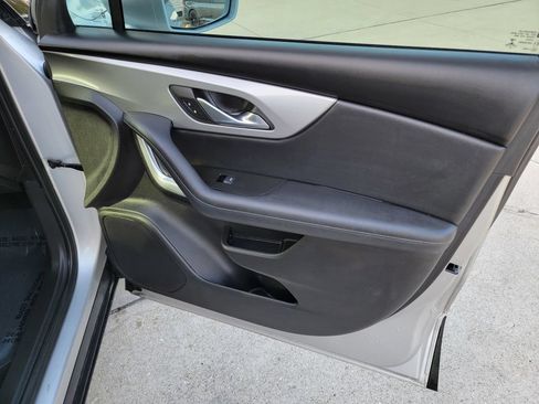 Used 2020 Chevrolet Blazer LT FWD image 12