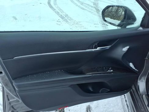 Used 2024 Toyota Camry SE image 12