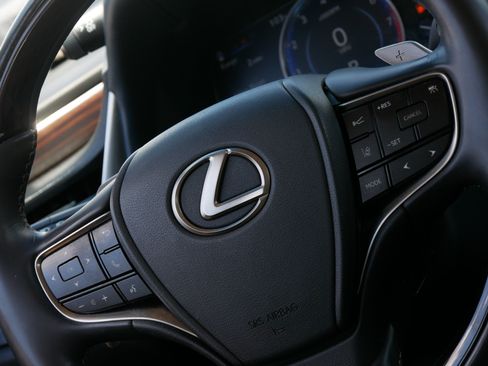Used 2020 Lexus ES 350 w/ Premium Package FWD image 23
