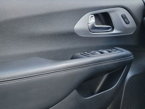 Certified 2021 Chrysler Pacifica Touring-L w/ S Appearance Package image 38