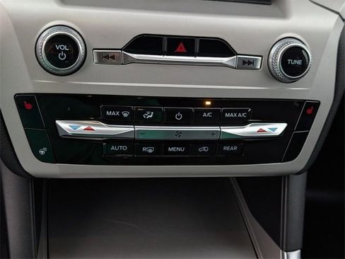 Used 2024 Ford Explorer XLT w/ Equipment Group 202A image 17