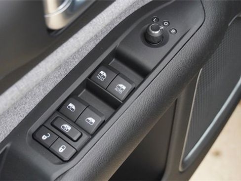 New 2026 Jeep Compass Latitude image 19