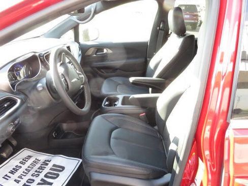 New 2026 Chrysler Pacifica Select image 16