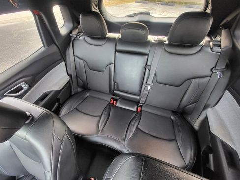 Used 2024 Jeep Compass Latitude image 11