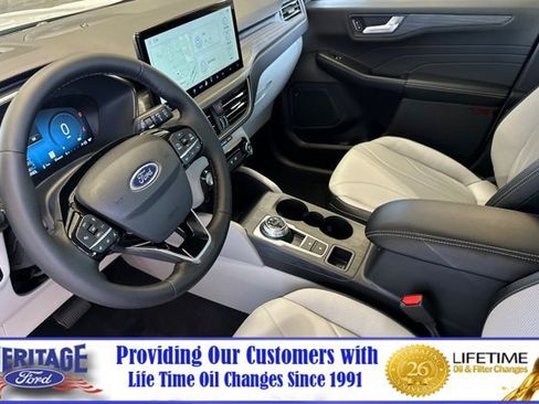 New 2025 Ford Escape SE w/ PHEV Premium Package FWD image 7
