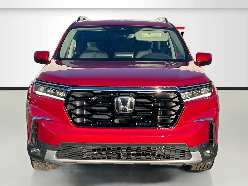 Used 2025 Honda Pilot Touring image 2