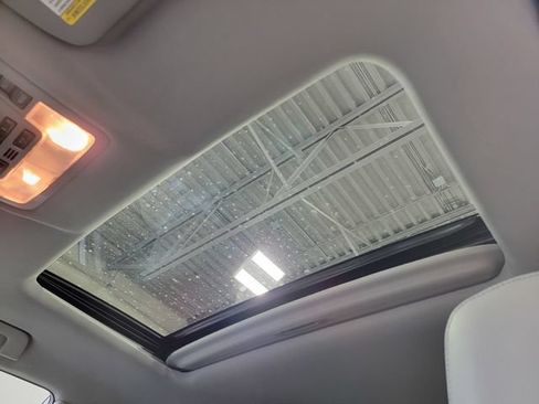 Used 2019 Toyota Highlander XLE AWD/4WD image 30