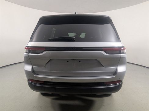 New 2025 Jeep Grand Cherokee Altitude image 6