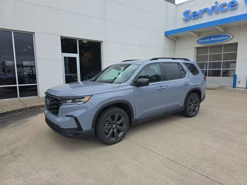 Used 2025 Honda Pilot Sport image 1