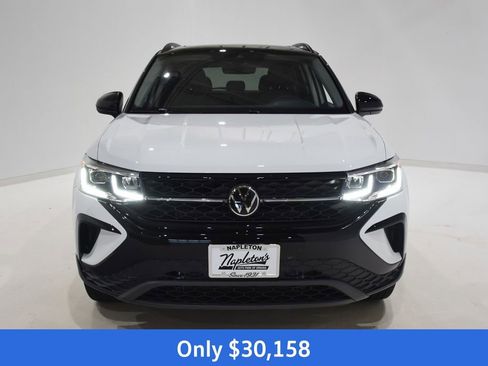 New 2024 Volkswagen Taos SE image 2