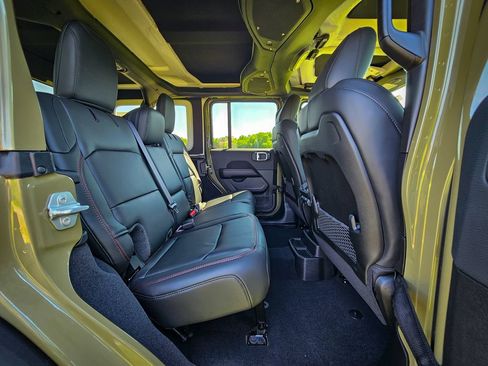 New 2026 Jeep Wrangler Unlimited Rubicon AWD/4WD image 37