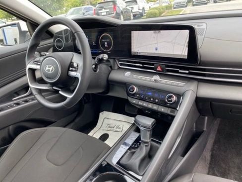 New 2025 Hyundai Elantra SEL image 35