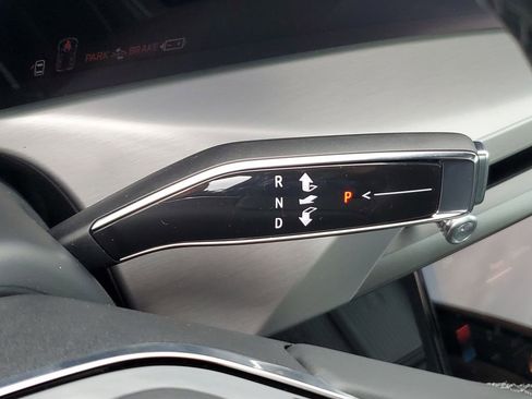 New 2026 Cadillac Vistiq Platinum image 16