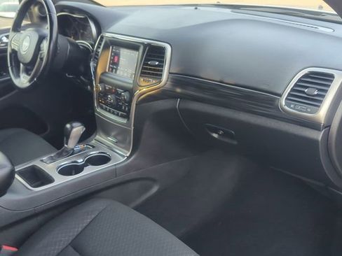 Used 2021 Jeep Grand Cherokee Laredo AWD/4WD image 26