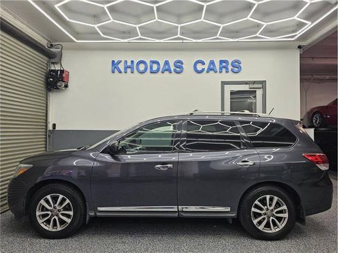 Used 2014 Nissan Pathfinder SL w/ SL Premium Package FWD image 1