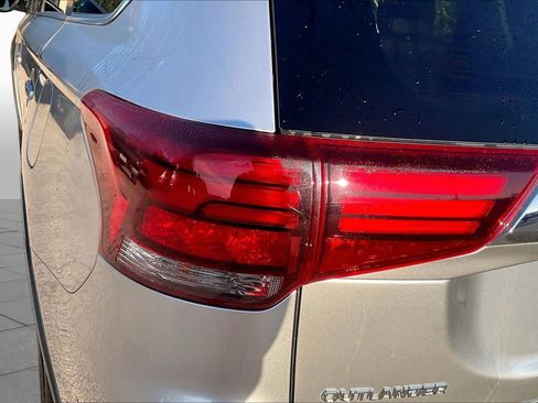 Used 2020 Mitsubishi Outlander SEL FWD image 28