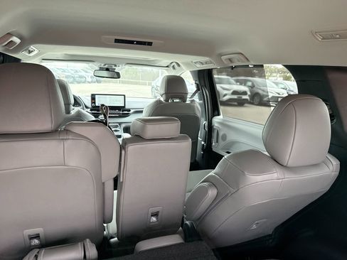 Certified 2026 Toyota Sienna XLE image 20