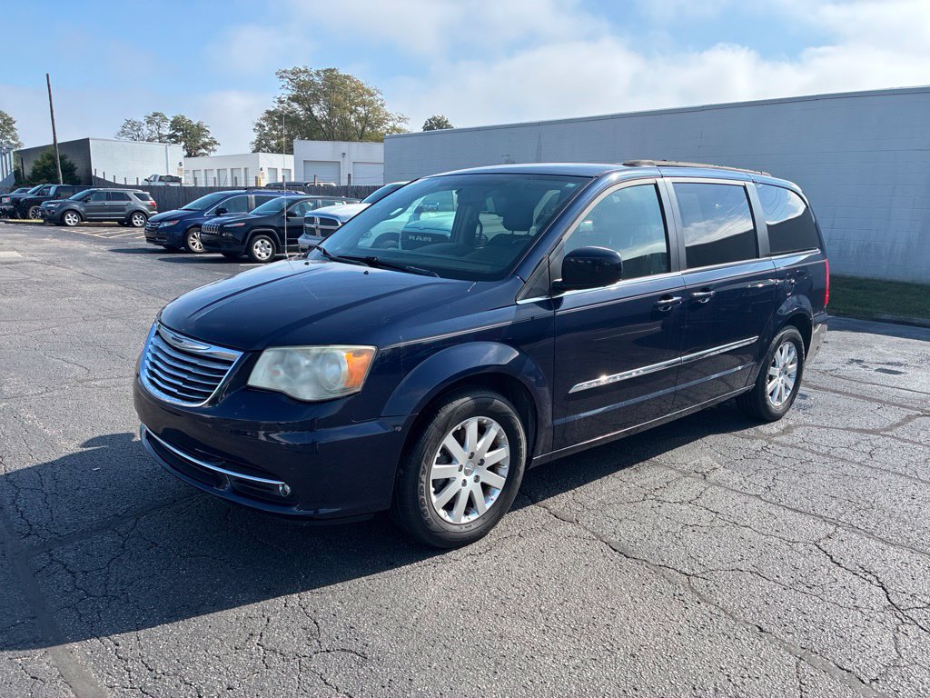 Used 2014 Chrysler Town & Country Touring FWD image 1