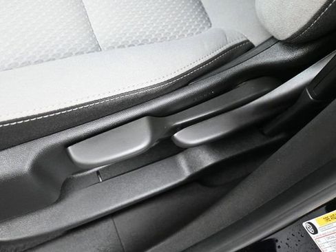 Used 2022 GMC Terrain SLE image 12