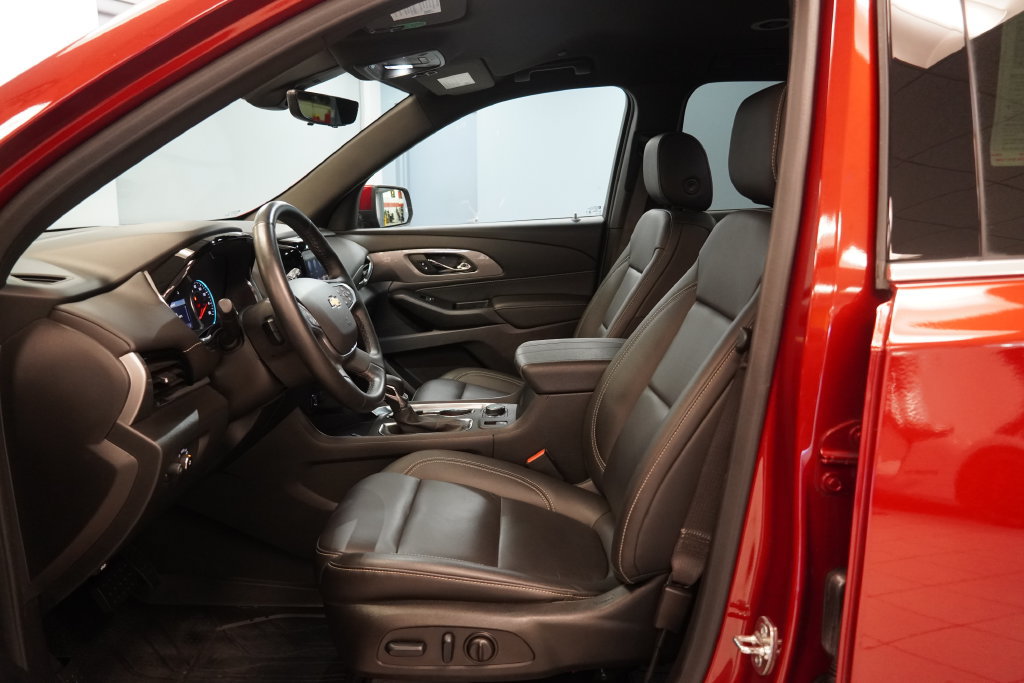 Used 2023 Chevrolet Traverse LT w/ LT Premium Package AWD/4WD image 5