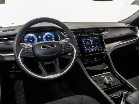 Used 2024 Jeep Grand Cherokee L Laredo AWD/4WD image 7