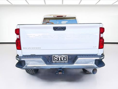 Used 2024 Chevrolet Silverado 2500 LT AWD/4WD image 5