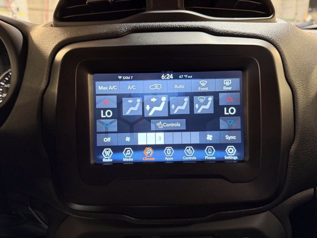 Used 2020 Jeep Renegade Latitude w/ Cold Weather Group AWD/4WD image 13
