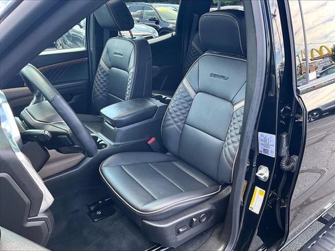 Used 2025 GMC Canyon Denali AWD/4WD image 9