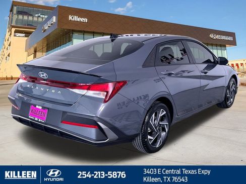 Used 2025 Hyundai Elantra Sport image 9