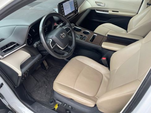 Used 2023 Toyota Sienna XLE w/ XLE Plus Package image 13