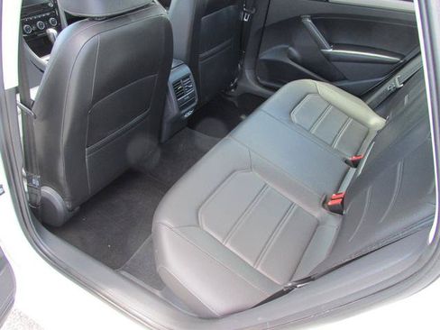 Used 2021 Volkswagen Passat 2.0T SE FWD image 9