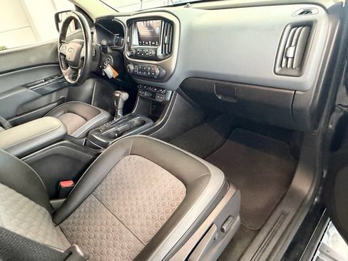 Used 2018 Chevrolet Colorado Z71 RWD image 16
