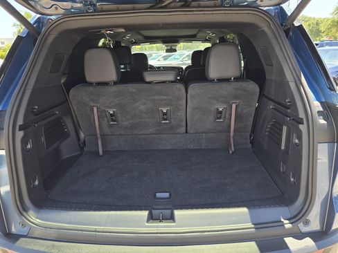 Used 2024 Chevrolet Traverse LT w/ LPO, Floor Liner Package FWD image 10