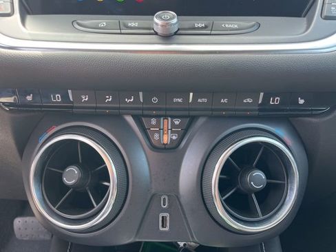 Used 2025 Chevrolet Blazer LT FWD image 26