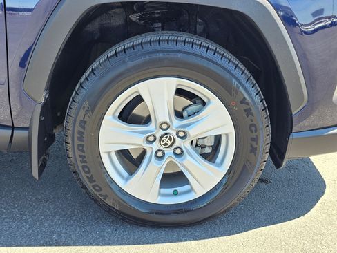 Used 2021 Toyota RAV4 XLE w/ Convenience Package AWD/4WD image 9