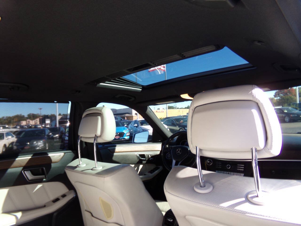 Used 2016 Mercedes-Benz E 350 4MATIC Wagon image 29