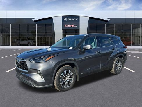 Used 2022 Toyota Highlander XLE image 1