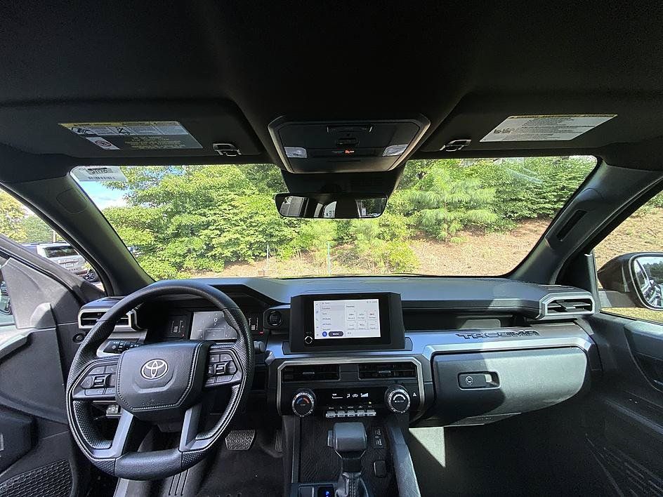 Certified 2025 Toyota Tacoma SR5 AWD/4WD image 23